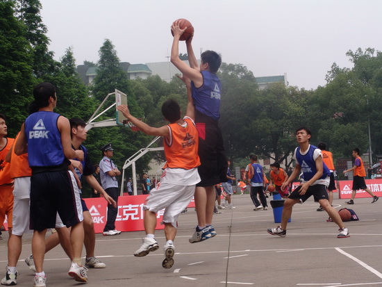 也表明